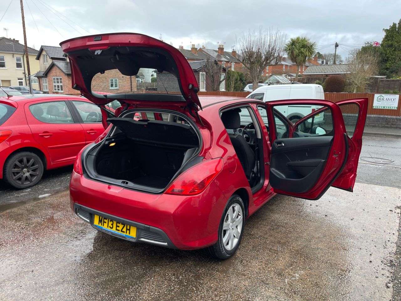 A 2013 PEUGEOT 308 1.6 HDi Active Hatchback 5dr Diesel Manual Euro 5 (92 ps) A 2013 PEUGEOT 308 1.6 HDi Active Hatchback 5dr Diesel Manual Euro 5 (92 ps)