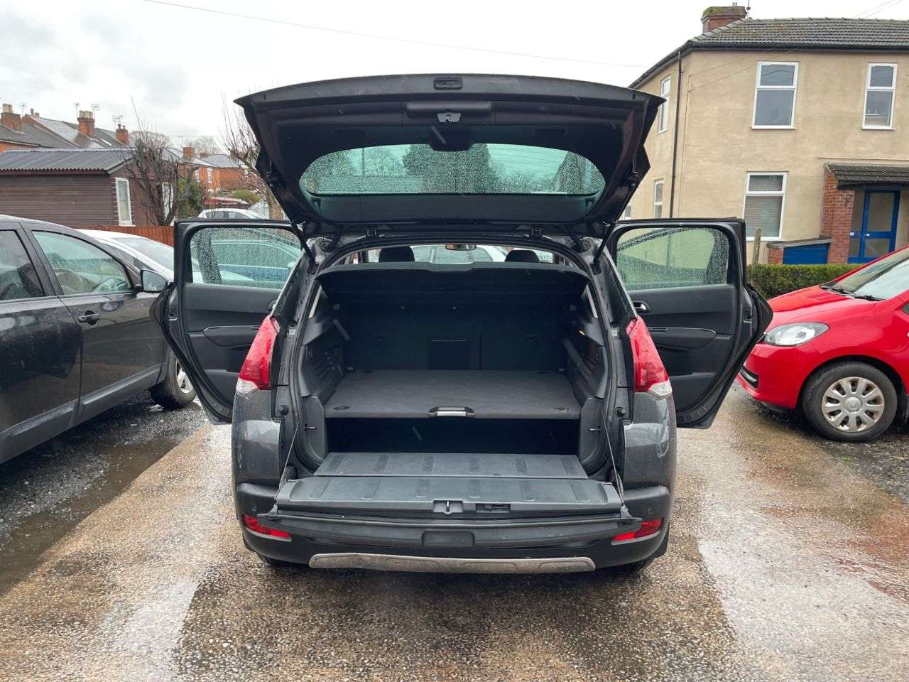 A 2014 PEUGEOT 3008 1.6 HDi Active SUV 5dr Diesel Manual Euro 5 (115 ps) A 2014 PEUGEOT 3008 1.6 HDi Active SUV 5dr Diesel Manual Euro 5 (115 ps)