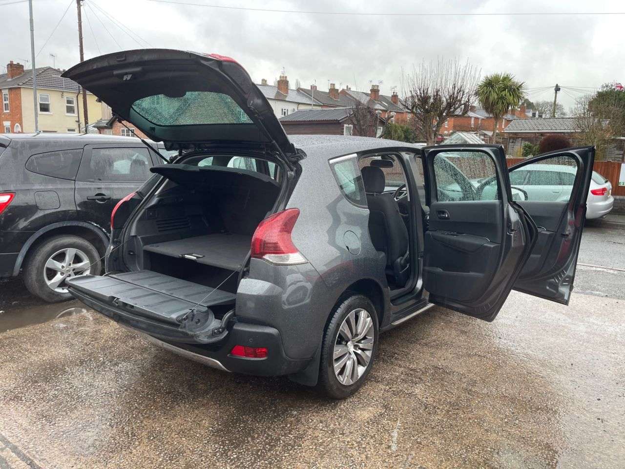 A 2014 PEUGEOT 3008 1.6 HDi Active SUV 5dr Diesel Manual Euro 5 (115 ps) A 2014 PEUGEOT 3008 1.6 HDi Active SUV 5dr Diesel Manual Euro 5 (115 ps)