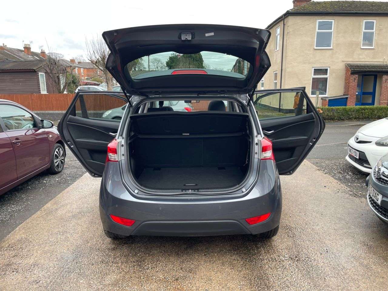 A 2017 HYUNDAI IX20 1.4 Blue Drive Premium Nav Hatchback 5dr Petrol Manual Euro 6 (s/s) (90 ps) A 2017 HYUNDAI IX20 1.4 Blue Drive Premium Nav Hatchback 5dr Petrol Manual Euro 6 (s/s) (90 ps)