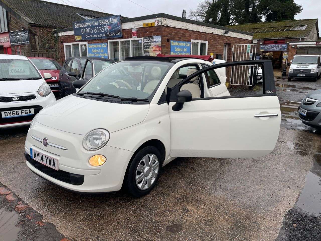 A 2014 FIAT 500C 1.2 Pop Convertible 2dr Petrol Manual Euro 6 (s/s) (69 bhp) A 2014 FIAT 500C 1.2 Pop Convertible 2dr Petrol Manual Euro 6 (s/s) (69 bhp)
