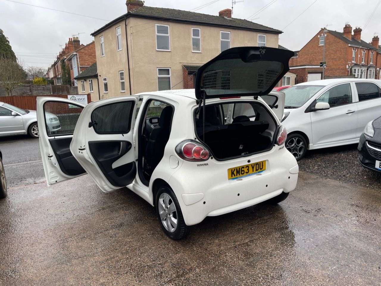 A 2013 TOYOTA AYGO 1.0 VVT-i Move Hatchback 5dr Petrol MultiMode Euro 5 (68 ps) A 2013 TOYOTA AYGO 1.0 VVT-i Move Hatchback 5dr Petrol MultiMode Euro 5 (68 ps)