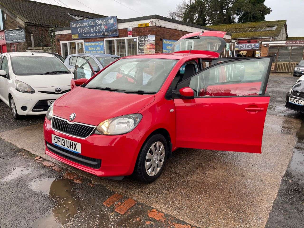 A 2013 SKODA CITIGO 1.0 MPI SE Hatchback 5dr Petrol Manual Euro 5 (60 ps) A 2013 SKODA CITIGO 1.0 MPI SE Hatchback 5dr Petrol Manual Euro 5 (60 ps)