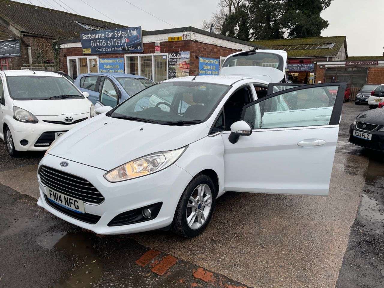 A 2014 FORD FIESTA 1.25 Zetec Hatchback 5dr Petrol Manual Euro 5 (82 ps) A 2014 FORD FIESTA 1.25 Zetec Hatchback 5dr Petrol Manual Euro 5 (82 ps)