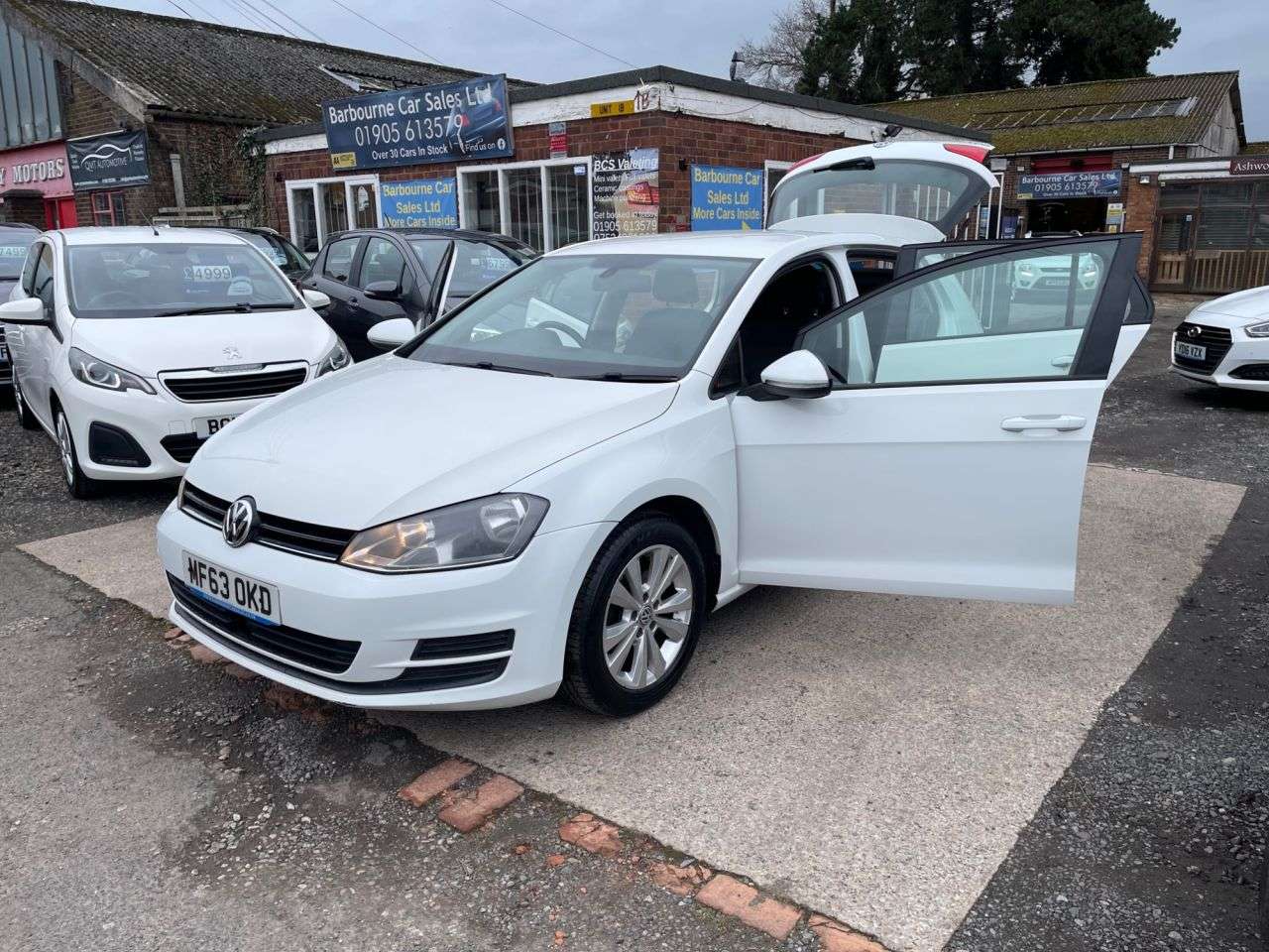 A 2013 VOLKSWAGEN GOLF 1.4 TSI BlueMotion Tech SE Hatchback 5dr Petrol DSG Euro 5 (s/s) (122 ps) A 2013 VOLKSWAGEN GOLF 1.4 TSI BlueMotion Tech SE Hatchback 5dr Petrol DSG Euro 5 (s/s) (122 ps)