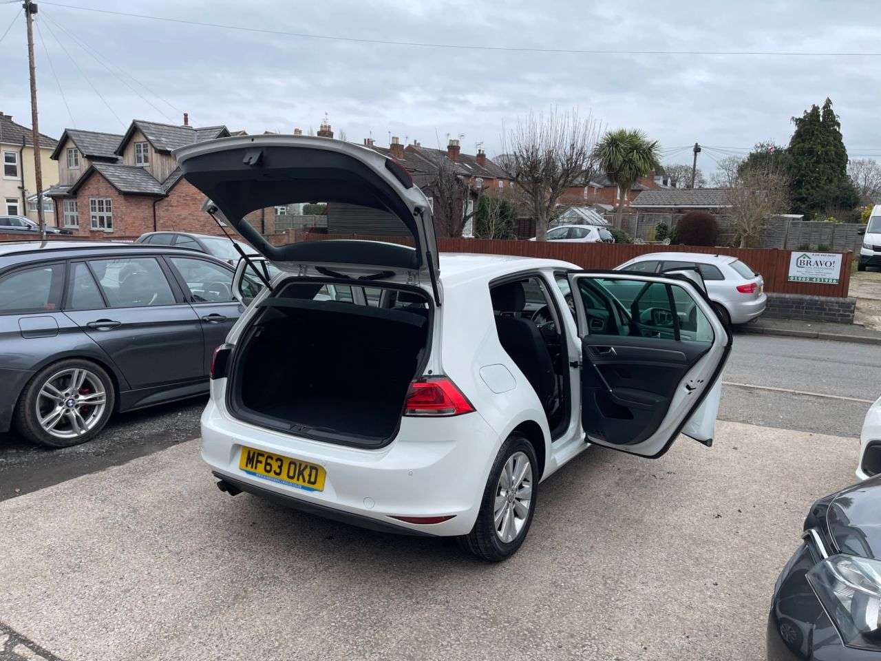 A 2013 VOLKSWAGEN GOLF 1.4 TSI BlueMotion Tech SE Hatchback 5dr Petrol DSG Euro 5 (s/s) (122 ps) A 2013 VOLKSWAGEN GOLF 1.4 TSI BlueMotion Tech SE Hatchback 5dr Petrol DSG Euro 5 (s/s) (122 ps)