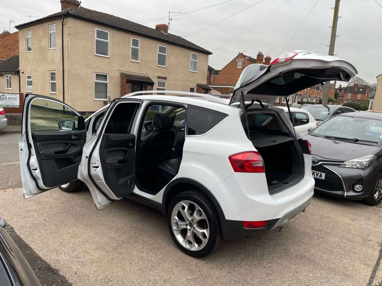 A 2012 FORD KUGA 2.0 TDCi Titanium X SUV 5dr Diesel Manual 2WD Euro 5 (140 ps) A 2012 FORD KUGA 2.0 TDCi Titanium X SUV 5dr Diesel Manual 2WD Euro 5 (140 ps)