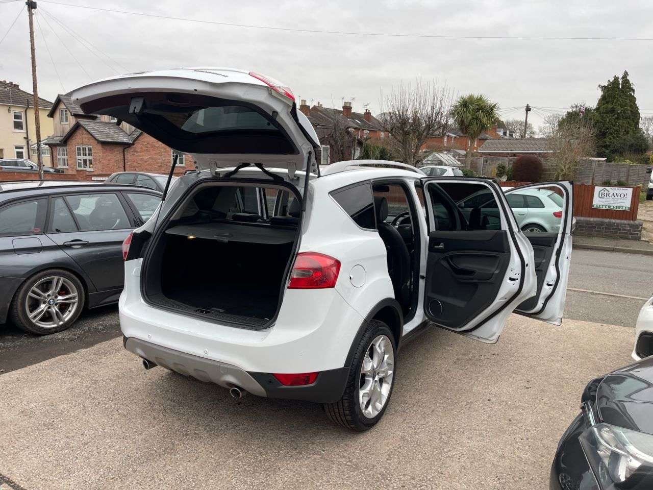 A 2012 FORD KUGA 2.0 TDCi Titanium X SUV 5dr Diesel Manual 2WD Euro 5 (140 ps) A 2012 FORD KUGA 2.0 TDCi Titanium X SUV 5dr Diesel Manual 2WD Euro 5 (140 ps)
