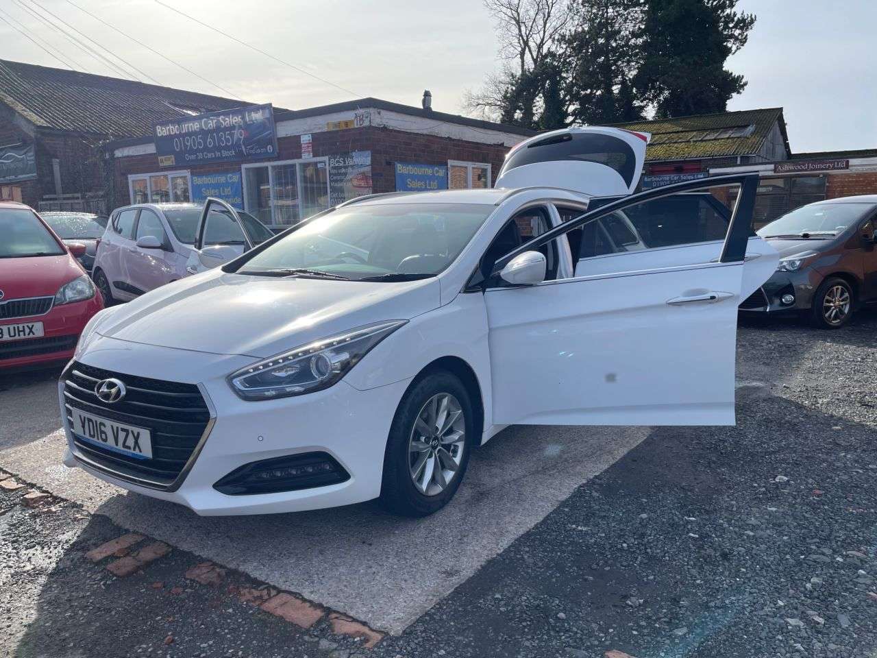 A 2016 HYUNDAI I40 1.7 CRDi Blue Drive SE Nav Business Tourer 5dr Diesel Manual Euro 6 (s/s) ( A 2016 HYUNDAI I40 1.7 CRDi Blue Drive SE Nav Business Tourer 5dr Diesel Manual Euro 6 (s/s) (