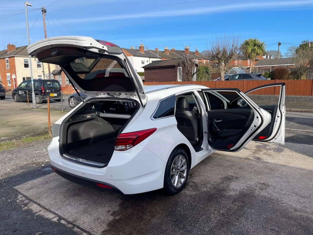 A 2016 HYUNDAI I40 1.7 CRDi Blue Drive SE Nav Business Tourer 5dr Diesel Manual Euro 6 (s/s) ( A 2016 HYUNDAI I40 1.7 CRDi Blue Drive SE Nav Business Tourer 5dr Diesel Manual Euro 6 (s/s) (