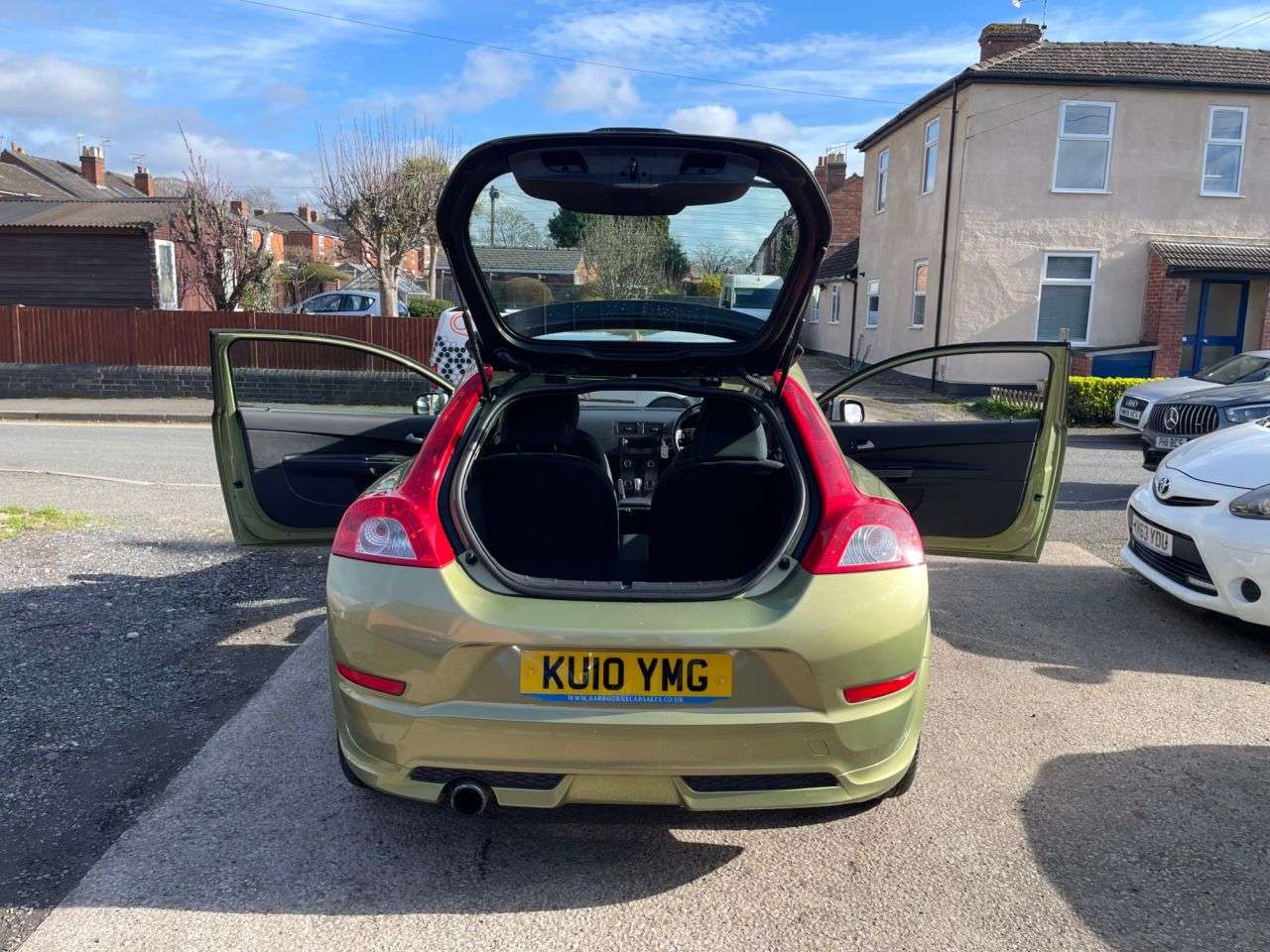 A 2010 VOLVO C30 1.6 R-Design Coupe 2dr Petrol Manual (167 g/km, 99 bhp) A 2010 VOLVO C30 1.6 R-Design Coupe 2dr Petrol Manual (167 g/km, 99 bhp)