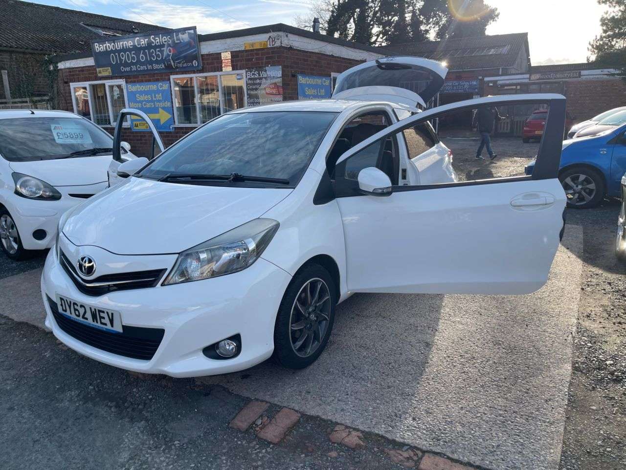 A 2012 TOYOTA YARIS 1.33 Dual VVT-i Trend Hatchback 3dr Petrol Manual Euro 5 (101 ps) A 2012 TOYOTA YARIS 1.33 Dual VVT-i Trend Hatchback 3dr Petrol Manual Euro 5 (101 ps)