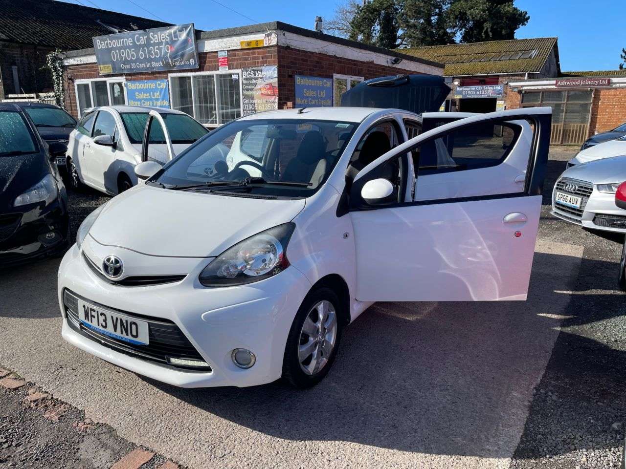 A 2013 TOYOTA AYGO 1.0 VVT-i Fire Hatchback 5dr Petrol Manual Euro 5 (67 ps) A 2013 TOYOTA AYGO 1.0 VVT-i Fire Hatchback 5dr Petrol Manual Euro 5 (67 ps)