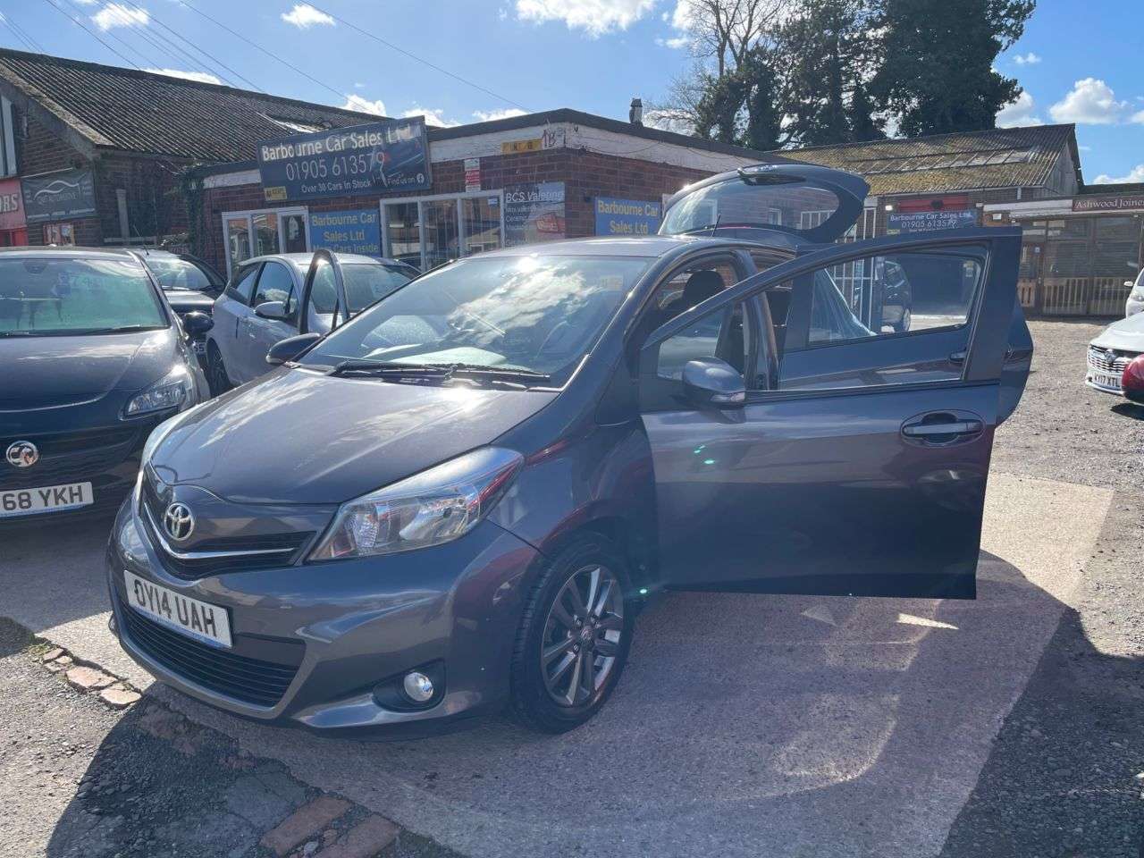 A 2014 TOYOTA YARIS VVT-I ICON PLUS A 2014 TOYOTA YARIS VVT-I ICON PLUS