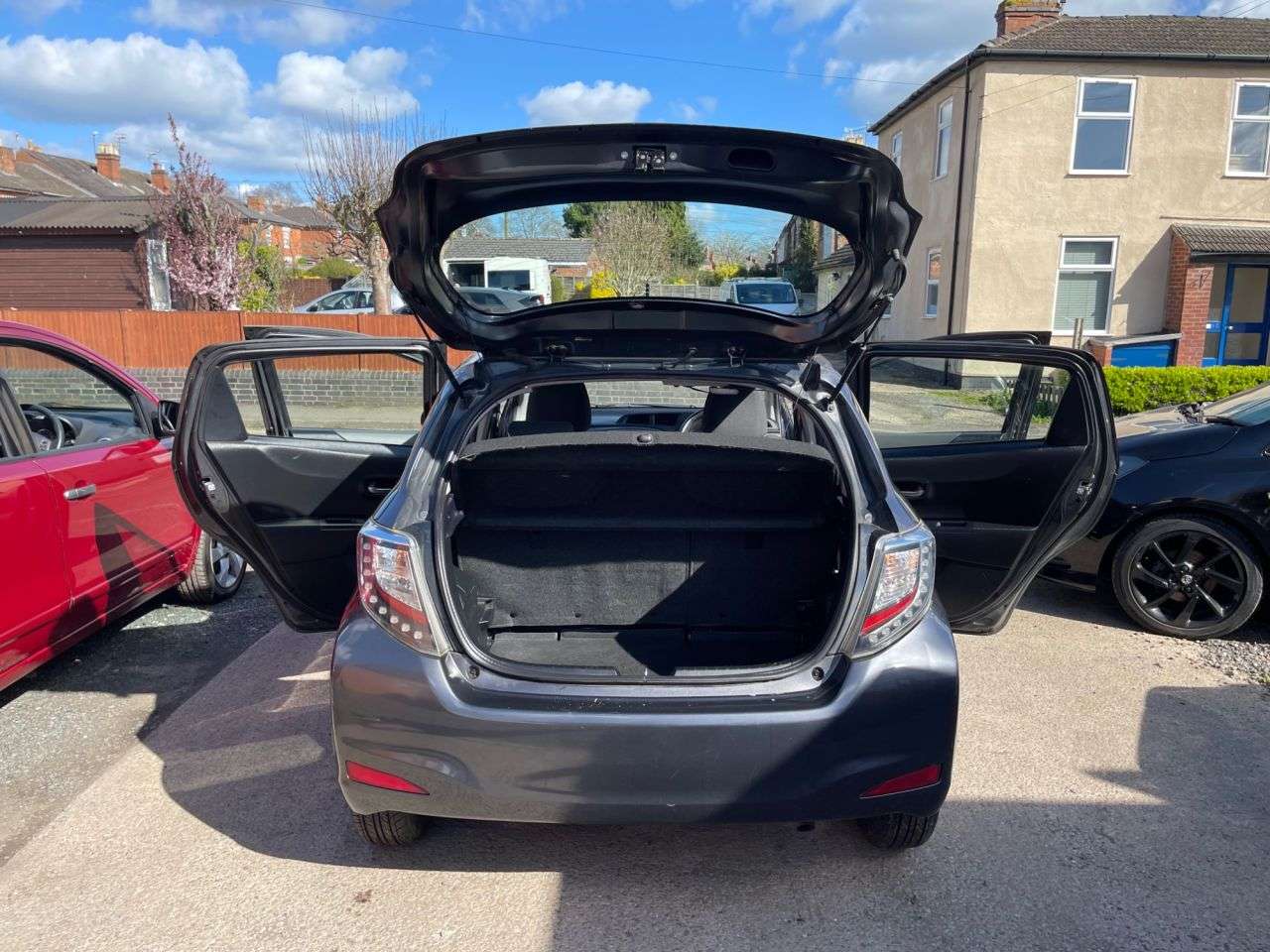 A 2014 TOYOTA YARIS VVT-I ICON PLUS A 2014 TOYOTA YARIS VVT-I ICON PLUS