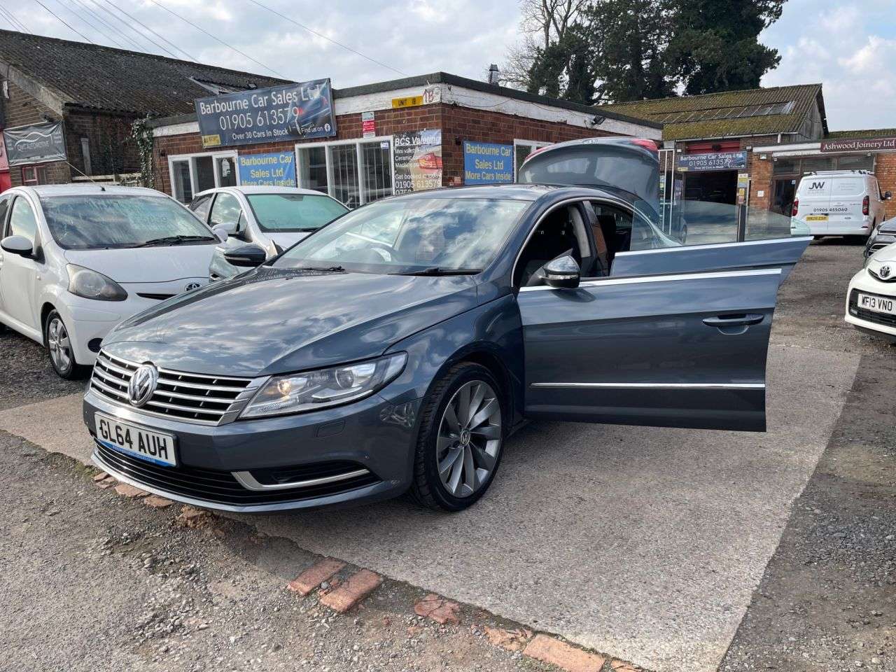 A 2014 VOLKSWAGEN CC 2.0 TDI BlueMotion Tech Saloon 4dr Diesel Manual Euro 5 (s/s) (140 ps) A 2014 VOLKSWAGEN CC 2.0 TDI BlueMotion Tech Saloon 4dr Diesel Manual Euro 5 (s/s) (140 ps)