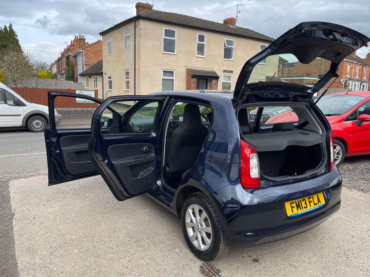 A 2013 SKODA CITIGO 1.0 MPI GreenTech Elegance Hatchback 5dr Petrol Manual Euro 5 (s/s) (75 ps) A 2013 SKODA CITIGO 1.0 MPI GreenTech Elegance Hatchback 5dr Petrol Manual Euro 5 (s/s) (75 ps)