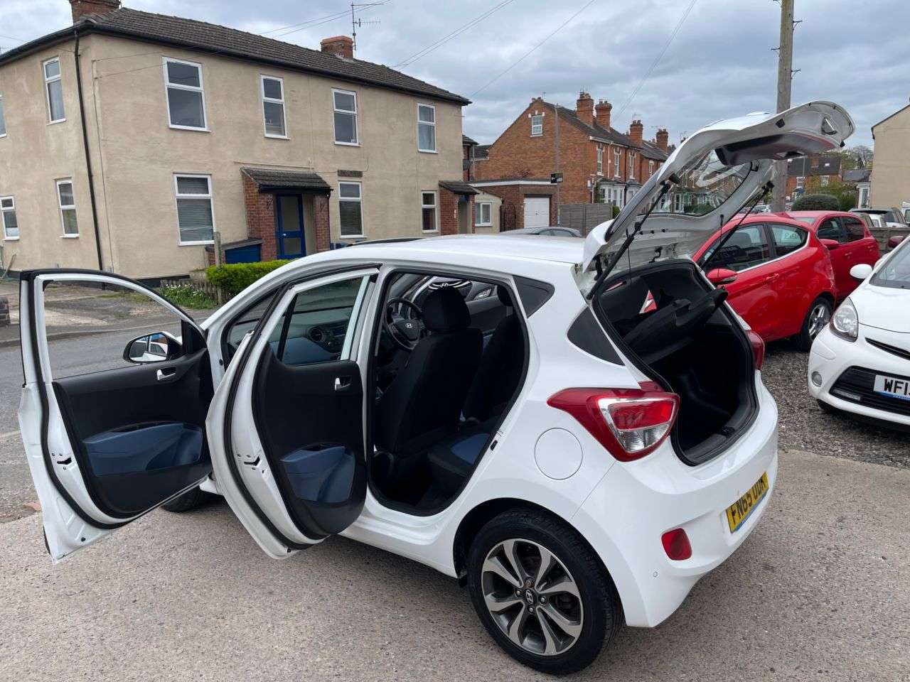 A 2015 HYUNDAI I10 1.2 Premium SE Hatchback 5dr Petrol Manual Euro 5 (87 ps) A 2015 HYUNDAI I10 1.2 Premium SE Hatchback 5dr Petrol Manual Euro 5 (87 ps)