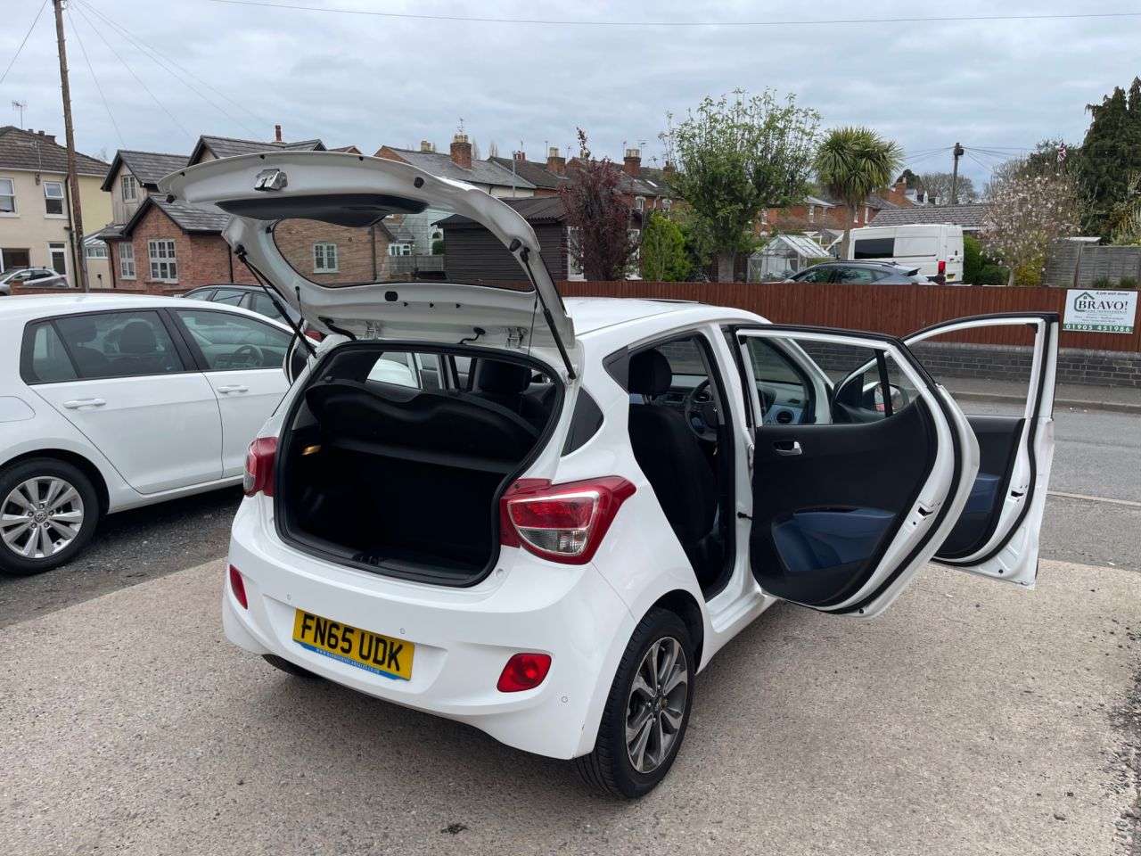 A 2015 HYUNDAI I10 1.2 Premium SE Hatchback 5dr Petrol Manual Euro 5 (87 ps) A 2015 HYUNDAI I10 1.2 Premium SE Hatchback 5dr Petrol Manual Euro 5 (87 ps)