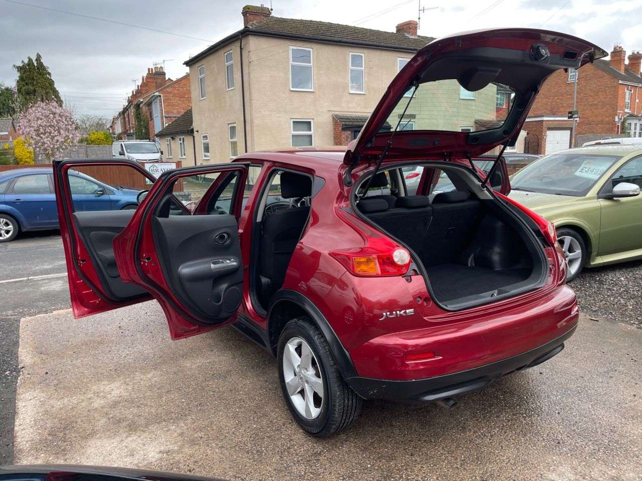 A 2011 NISSAN JUKE 1.6 Visia SUV 5dr Petrol Manual Euro 5 (117 ps) A 2011 NISSAN JUKE 1.6 Visia SUV 5dr Petrol Manual Euro 5 (117 ps)