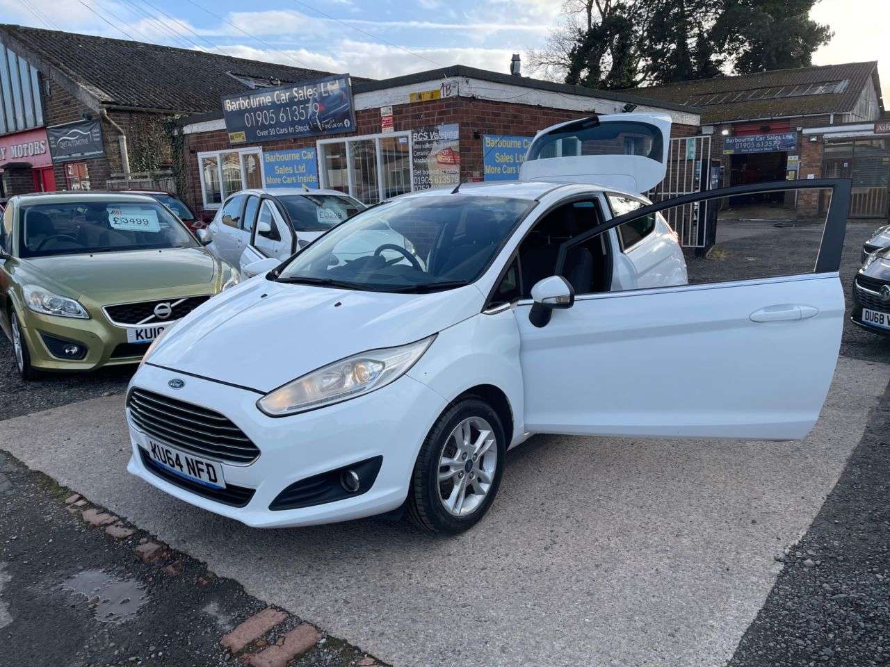 A 2014 FORD FIESTA 1.25 Zetec Hatchback 3dr Petrol Manual Euro 5 (82 ps) A 2014 FORD FIESTA 1.25 Zetec Hatchback 3dr Petrol Manual Euro 5 (82 ps)