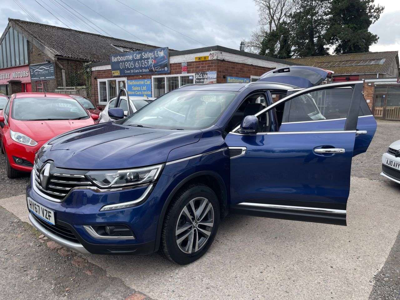 A 2017 RENAULT KOLEOS 2.0 dCi Dynamique S Nav SUV 5dr Diesel Manual 4WD Euro 6 (s/s) (175 ps) A 2017 RENAULT KOLEOS 2.0 dCi Dynamique S Nav SUV 5dr Diesel Manual 4WD Euro 6 (s/s) (175 ps)