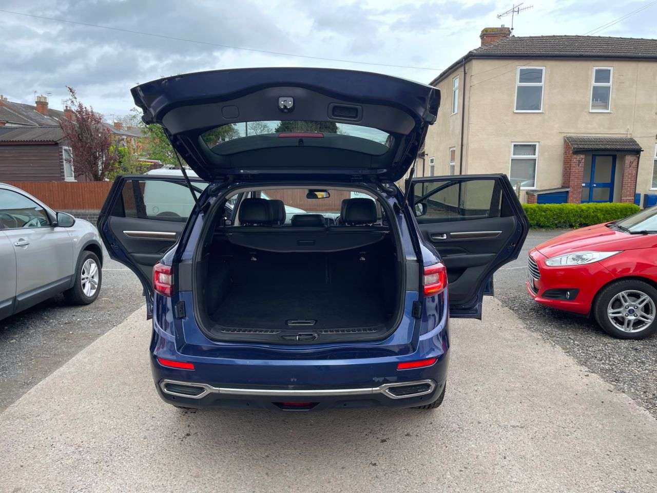 A 2017 RENAULT KOLEOS 2.0 dCi Dynamique S Nav SUV 5dr Diesel Manual 4WD Euro 6 (s/s) (175 ps) A 2017 RENAULT KOLEOS 2.0 dCi Dynamique S Nav SUV 5dr Diesel Manual 4WD Euro 6 (s/s) (175 ps)