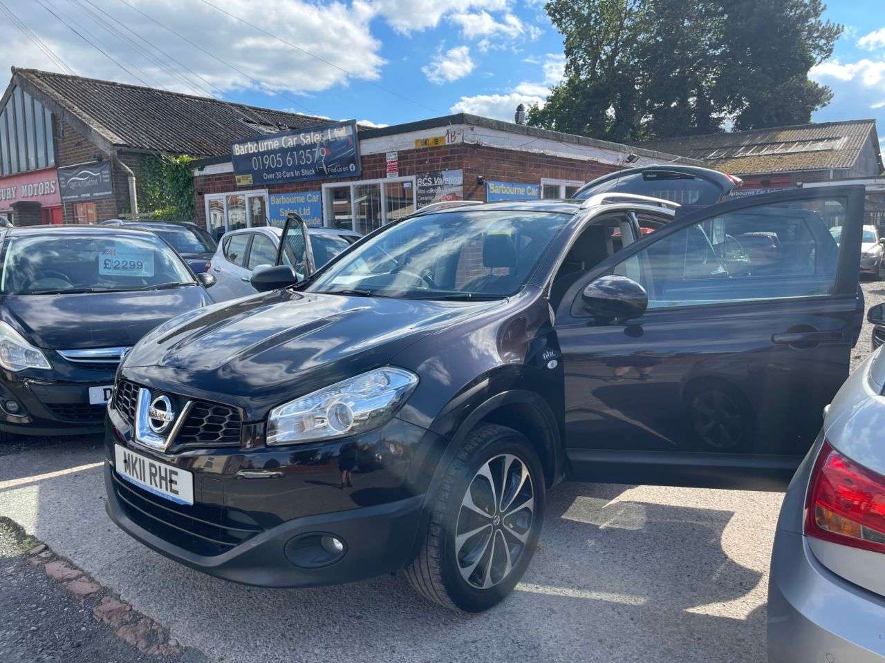 A 2011 NISSAN QASHQAI 1.6 n-tec SUV 5dr Petrol Manual 2WD Euro 5 (117 ps) A 2011 NISSAN QASHQAI 1.6 n-tec SUV 5dr Petrol Manual 2WD Euro 5 (117 ps)