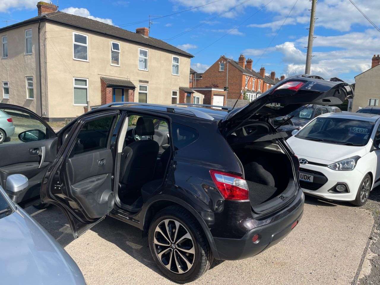 A 2011 NISSAN QASHQAI 1.6 n-tec SUV 5dr Petrol Manual 2WD Euro 5 (117 ps) A 2011 NISSAN QASHQAI 1.6 n-tec SUV 5dr Petrol Manual 2WD Euro 5 (117 ps)