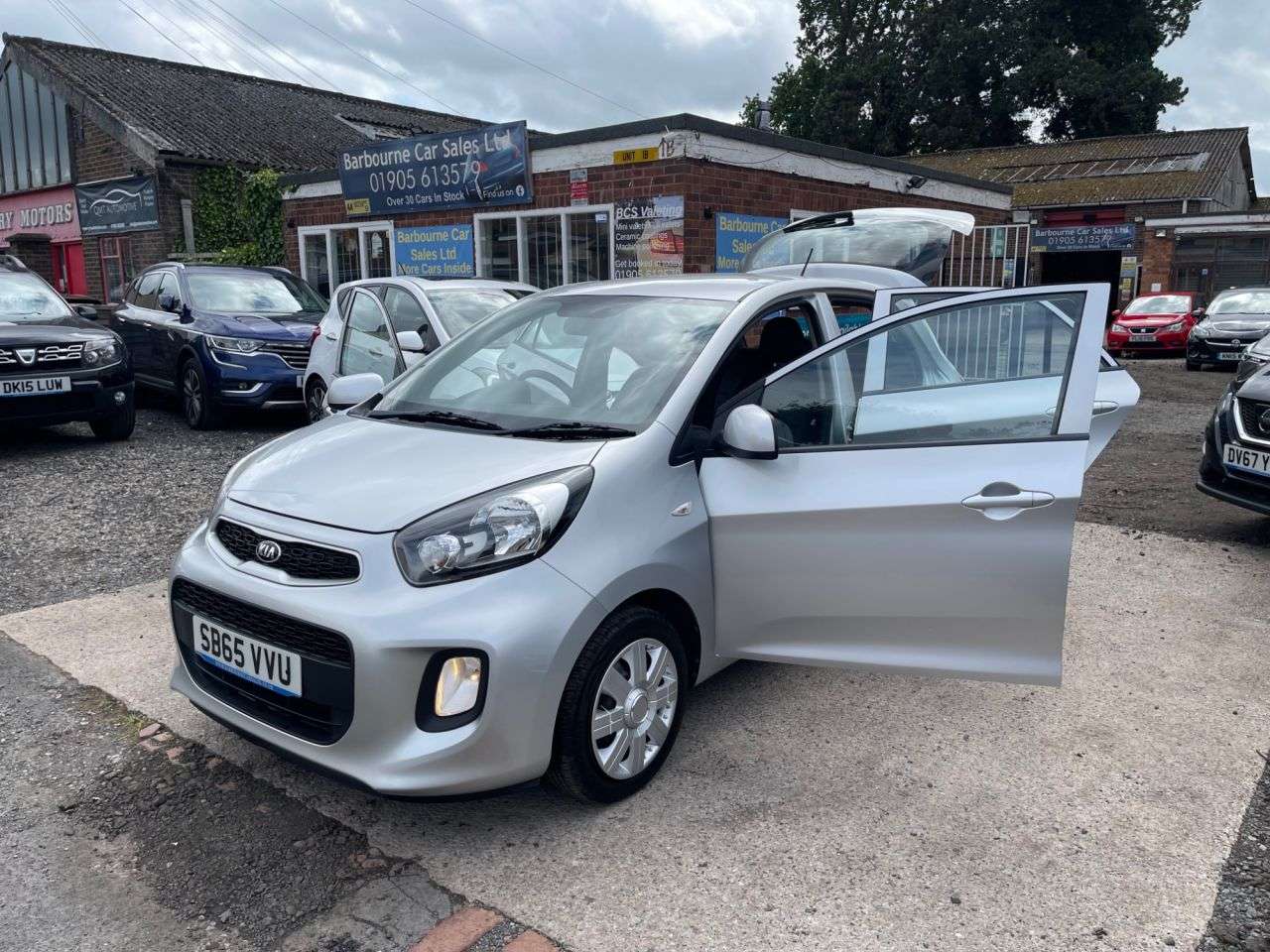 A 2015 KIA PICANTO 1.0 1 Hatchback 5dr Petrol Manual Euro 5 (68 bhp) A 2015 KIA PICANTO 1.0 1 Hatchback 5dr Petrol Manual Euro 5 (68 bhp)