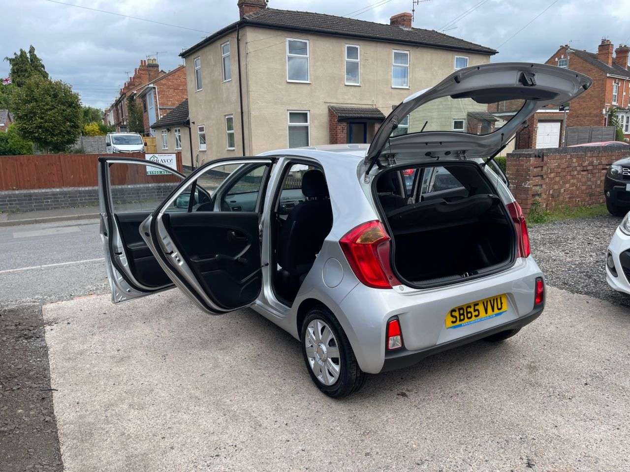 A 2015 KIA PICANTO 1.0 1 Hatchback 5dr Petrol Manual Euro 5 (68 bhp) A 2015 KIA PICANTO 1.0 1 Hatchback 5dr Petrol Manual Euro 5 (68 bhp)