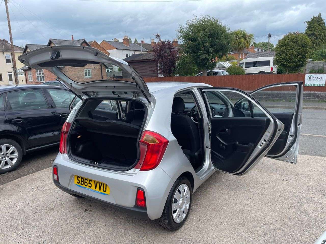 A 2015 KIA PICANTO 1.0 1 Hatchback 5dr Petrol Manual Euro 5 (68 bhp) A 2015 KIA PICANTO 1.0 1 Hatchback 5dr Petrol Manual Euro 5 (68 bhp)