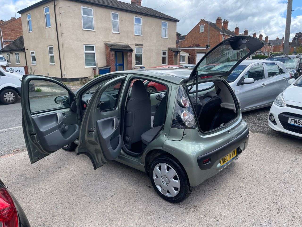 A 2010 CITROEN C1 1.0i VTR+ Hatchback 5dr Petrol Manual Euro 5 (68 ps) A 2010 CITROEN C1 1.0i VTR+ Hatchback 5dr Petrol Manual Euro 5 (68 ps)