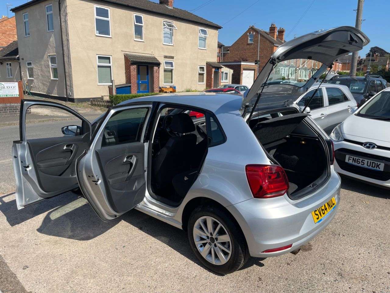 A 2014 VOLKSWAGEN POLO 1.2 TSI BlueMotion Tech SE Hatchback 5dr Petrol Manual Euro 6 (s/s) (90 ps) A 2014 VOLKSWAGEN POLO 1.2 TSI BlueMotion Tech SE Hatchback 5dr Petrol Manual Euro 6 (s/s) (90 ps)