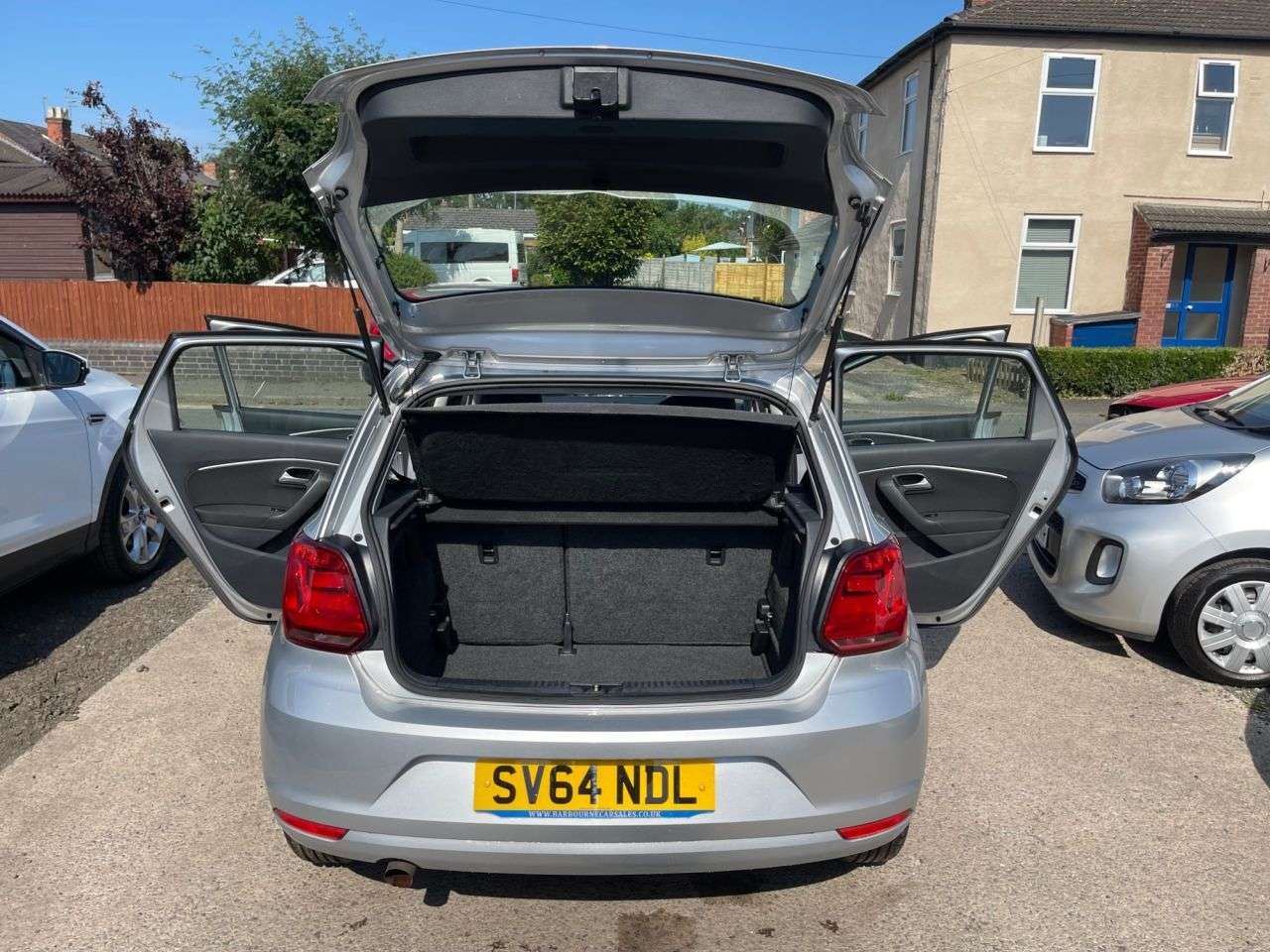 A 2014 VOLKSWAGEN POLO 1.2 TSI BlueMotion Tech SE Hatchback 5dr Petrol Manual Euro 6 (s/s) (90 ps) A 2014 VOLKSWAGEN POLO 1.2 TSI BlueMotion Tech SE Hatchback 5dr Petrol Manual Euro 6 (s/s) (90 ps)