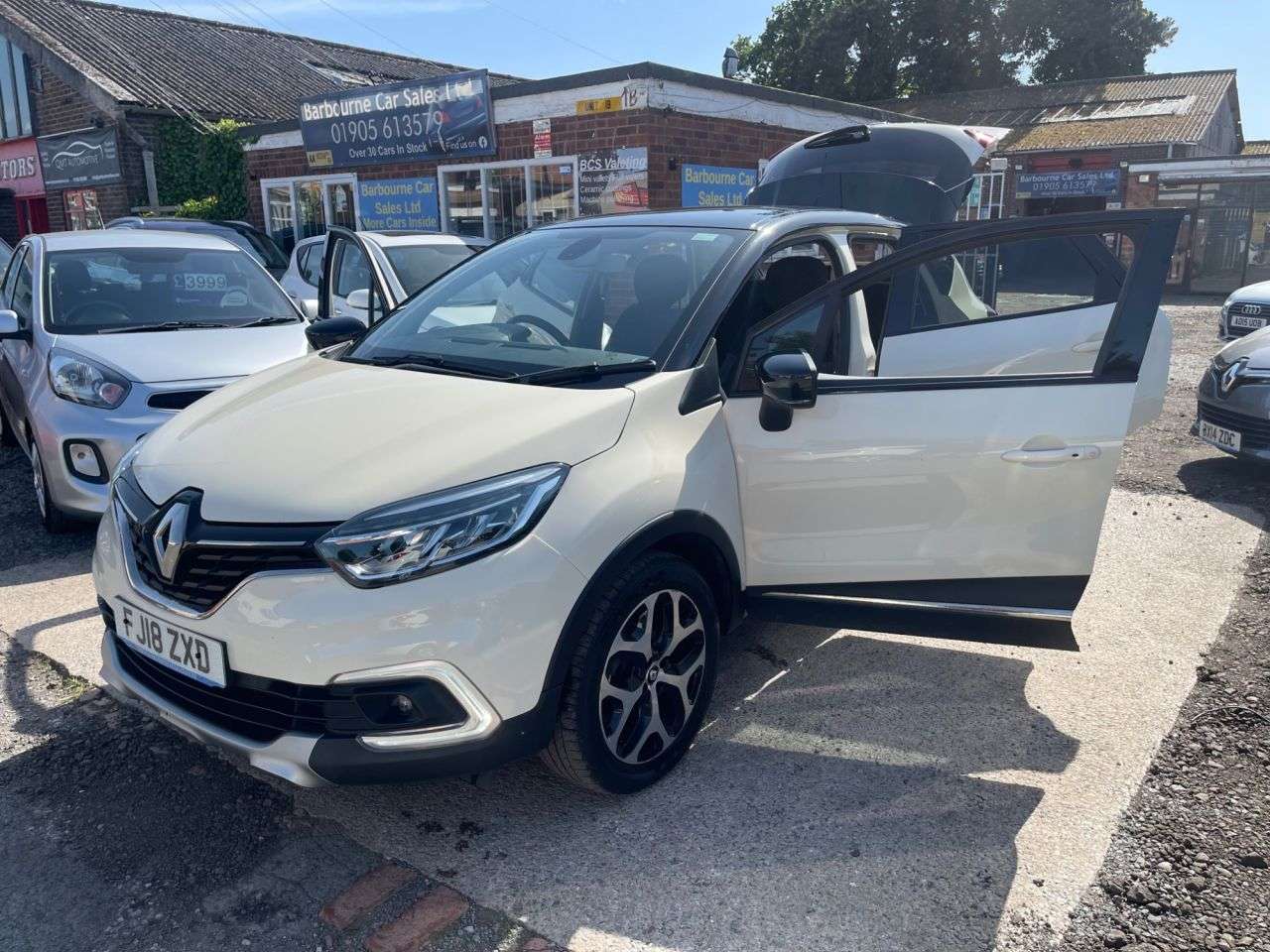 A 2018 RENAULT CAPTUR 1.5 dCi ENERGY Dynamique S Nav SUV 5dr Diesel Manual Euro 6 (s/s) (90 ps) A 2018 RENAULT CAPTUR 1.5 dCi ENERGY Dynamique S Nav SUV 5dr Diesel Manual Euro 6 (s/s) (90 ps)
