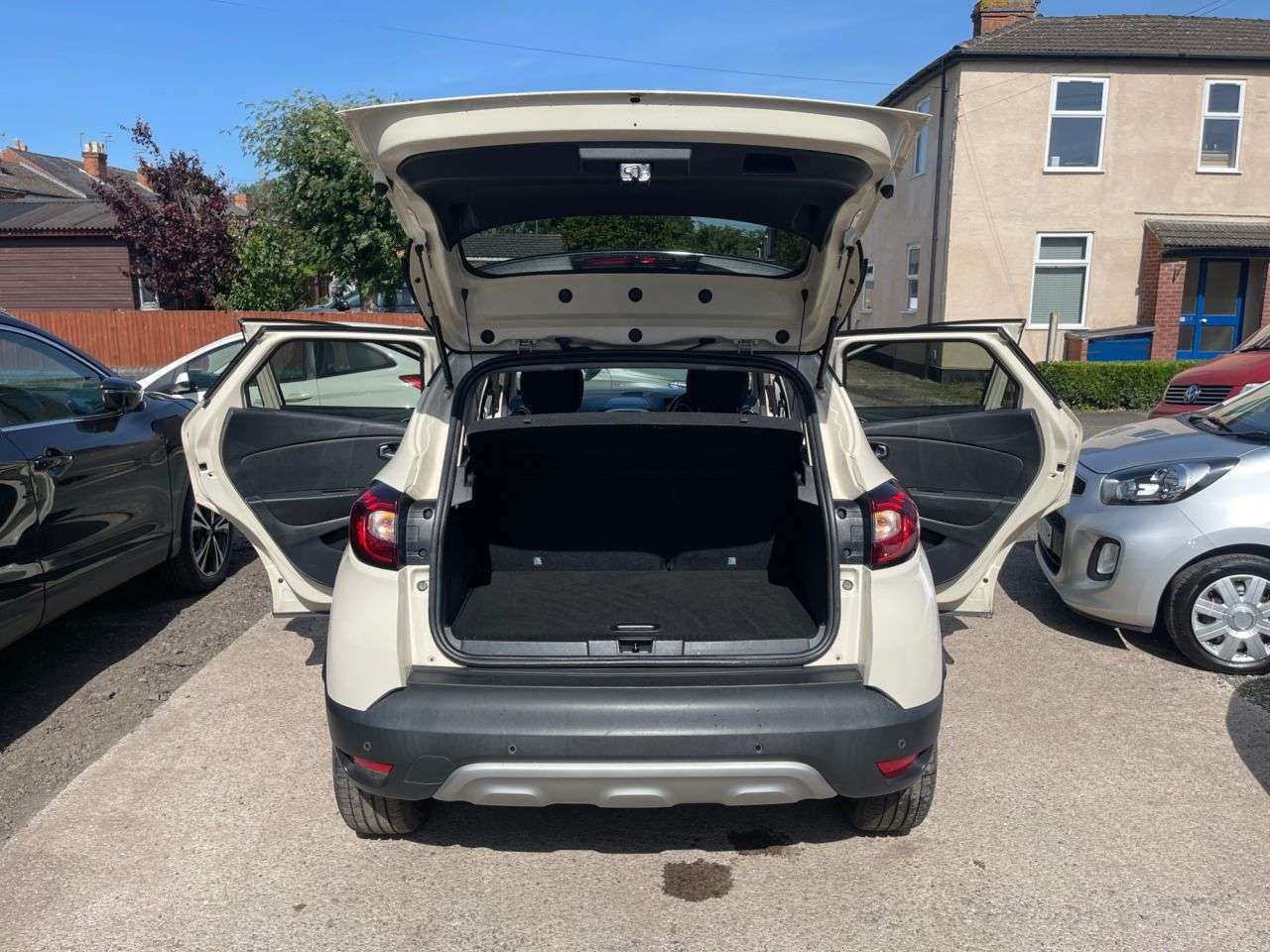 A 2018 RENAULT CAPTUR 1.5 dCi ENERGY Dynamique S Nav SUV 5dr Diesel Manual Euro 6 (s/s) (90 ps) A 2018 RENAULT CAPTUR 1.5 dCi ENERGY Dynamique S Nav SUV 5dr Diesel Manual Euro 6 (s/s) (90 ps)
