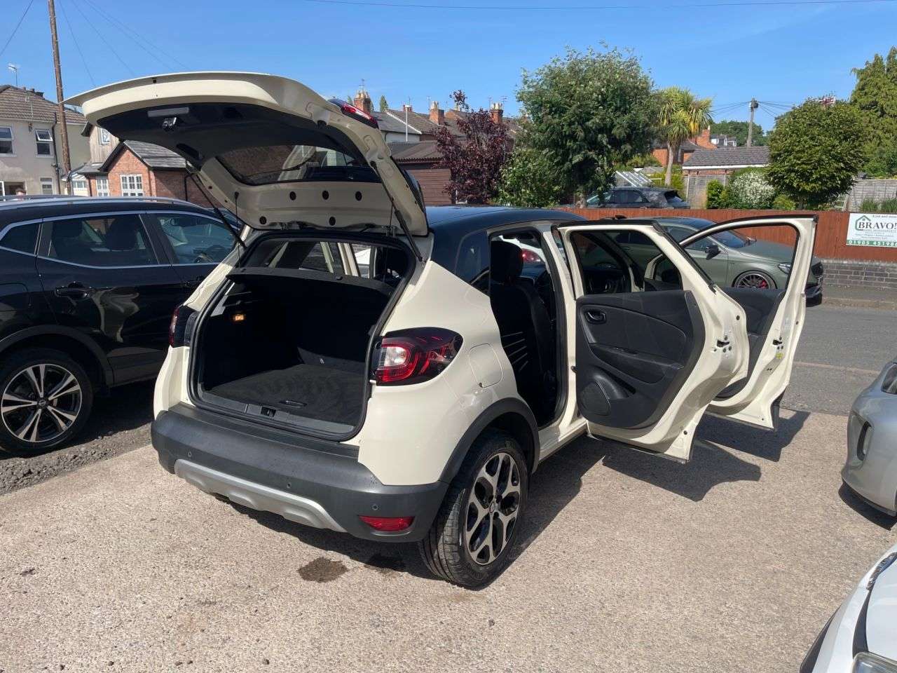 A 2018 RENAULT CAPTUR 1.5 dCi ENERGY Dynamique S Nav SUV 5dr Diesel Manual Euro 6 (s/s) (90 ps) A 2018 RENAULT CAPTUR 1.5 dCi ENERGY Dynamique S Nav SUV 5dr Diesel Manual Euro 6 (s/s) (90 ps)