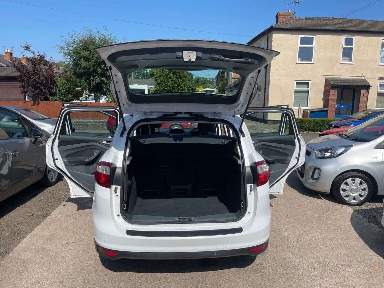 A 2014 FORD C-MAX 1.6 TDCi Zetec MPV 5dr Diesel Manual Euro 5 (115 ps) A 2014 FORD C-MAX 1.6 TDCi Zetec MPV 5dr Diesel Manual Euro 5 (115 ps)