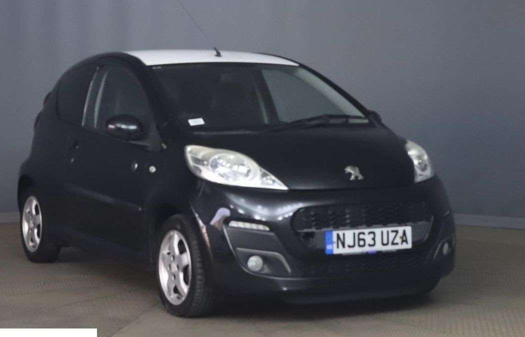A 2013 PEUGEOT 107 1.0 12V Envy Hatchback 3dr Petrol Manual Euro 5 (68 ps) A 2013 PEUGEOT 107 1.0 12V Envy Hatchback 3dr Petrol Manual Euro 5 (68 ps)