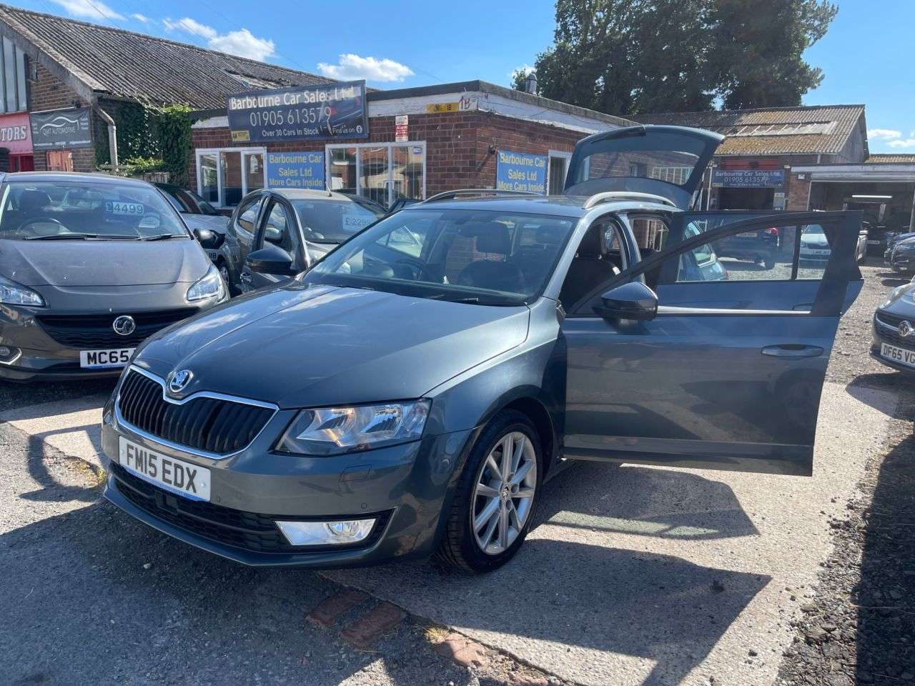 A 2015 SKODA OCTAVIA 2.0 TDI SE L Estate 5dr Diesel Manual Euro 6 (s/s) (150 ps) A 2015 SKODA OCTAVIA 2.0 TDI SE L Estate 5dr Diesel Manual Euro 6 (s/s) (150 ps)
