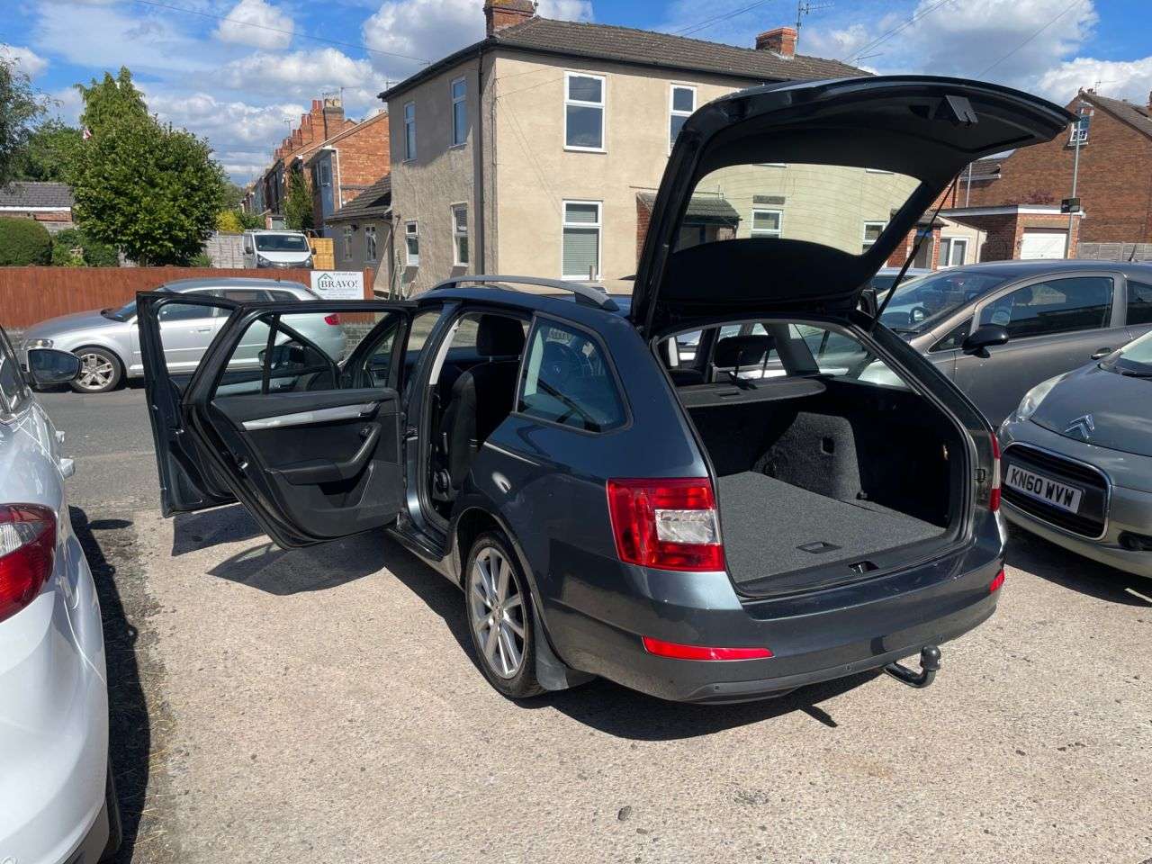 A 2015 SKODA OCTAVIA 2.0 TDI SE L Estate 5dr Diesel Manual Euro 6 (s/s) (150 ps) A 2015 SKODA OCTAVIA 2.0 TDI SE L Estate 5dr Diesel Manual Euro 6 (s/s) (150 ps)