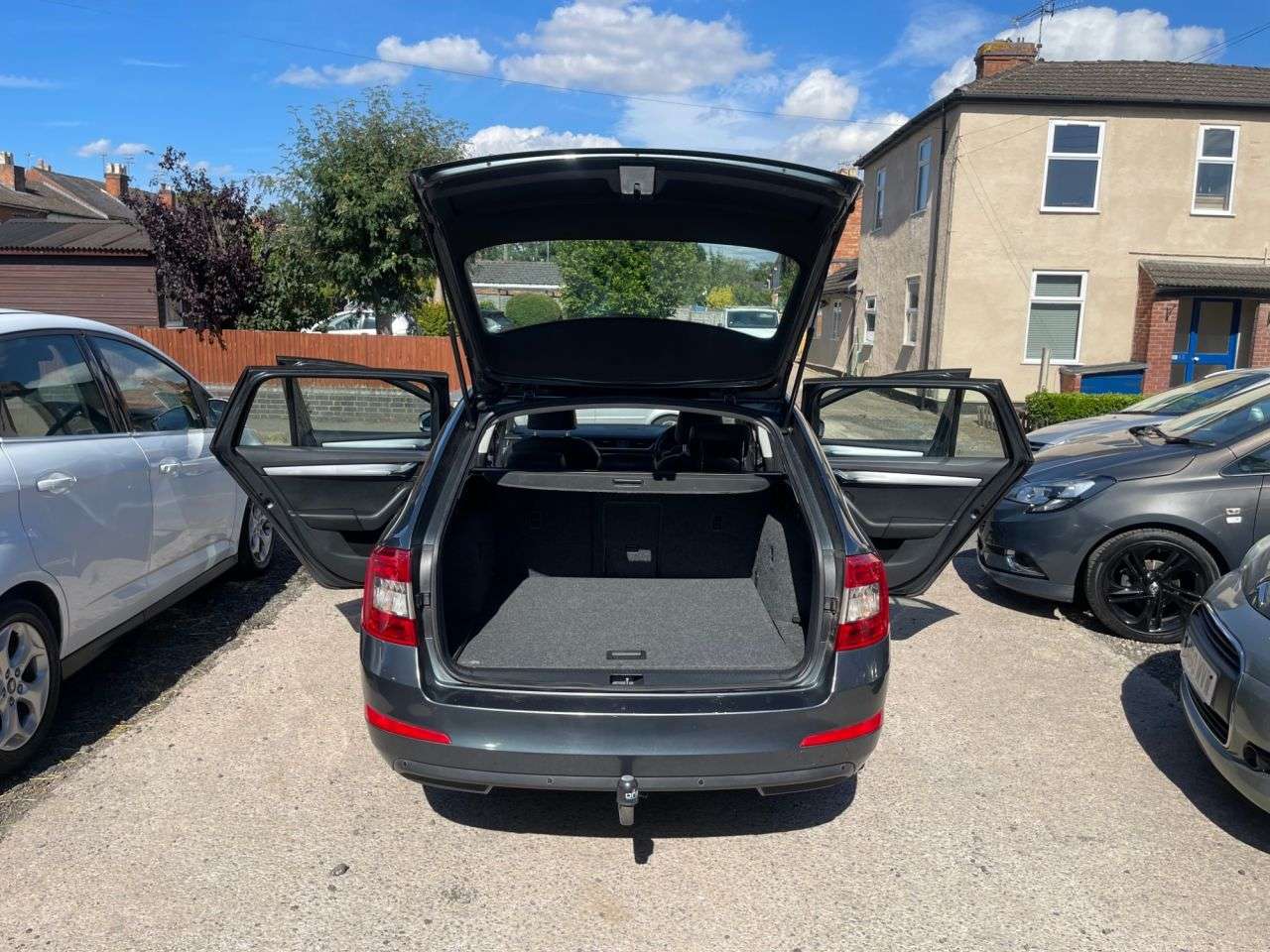 A 2015 SKODA OCTAVIA 2.0 TDI SE L Estate 5dr Diesel Manual Euro 6 (s/s) (150 ps) A 2015 SKODA OCTAVIA 2.0 TDI SE L Estate 5dr Diesel Manual Euro 6 (s/s) (150 ps)