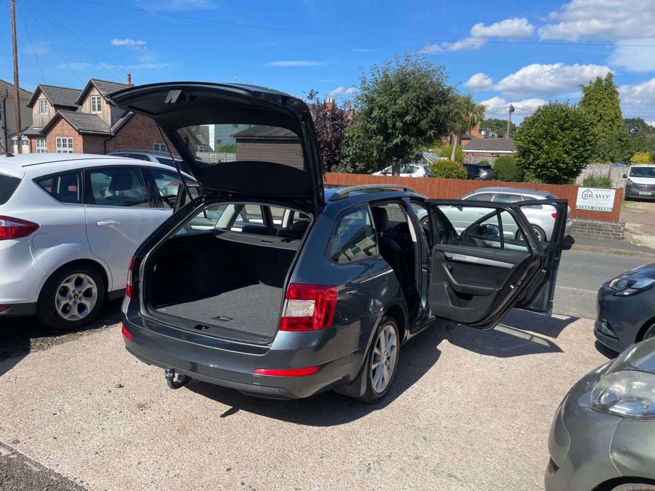 A 2015 SKODA OCTAVIA 2.0 TDI SE L Estate 5dr Diesel Manual Euro 6 (s/s) (150 ps) A 2015 SKODA OCTAVIA 2.0 TDI SE L Estate 5dr Diesel Manual Euro 6 (s/s) (150 ps)