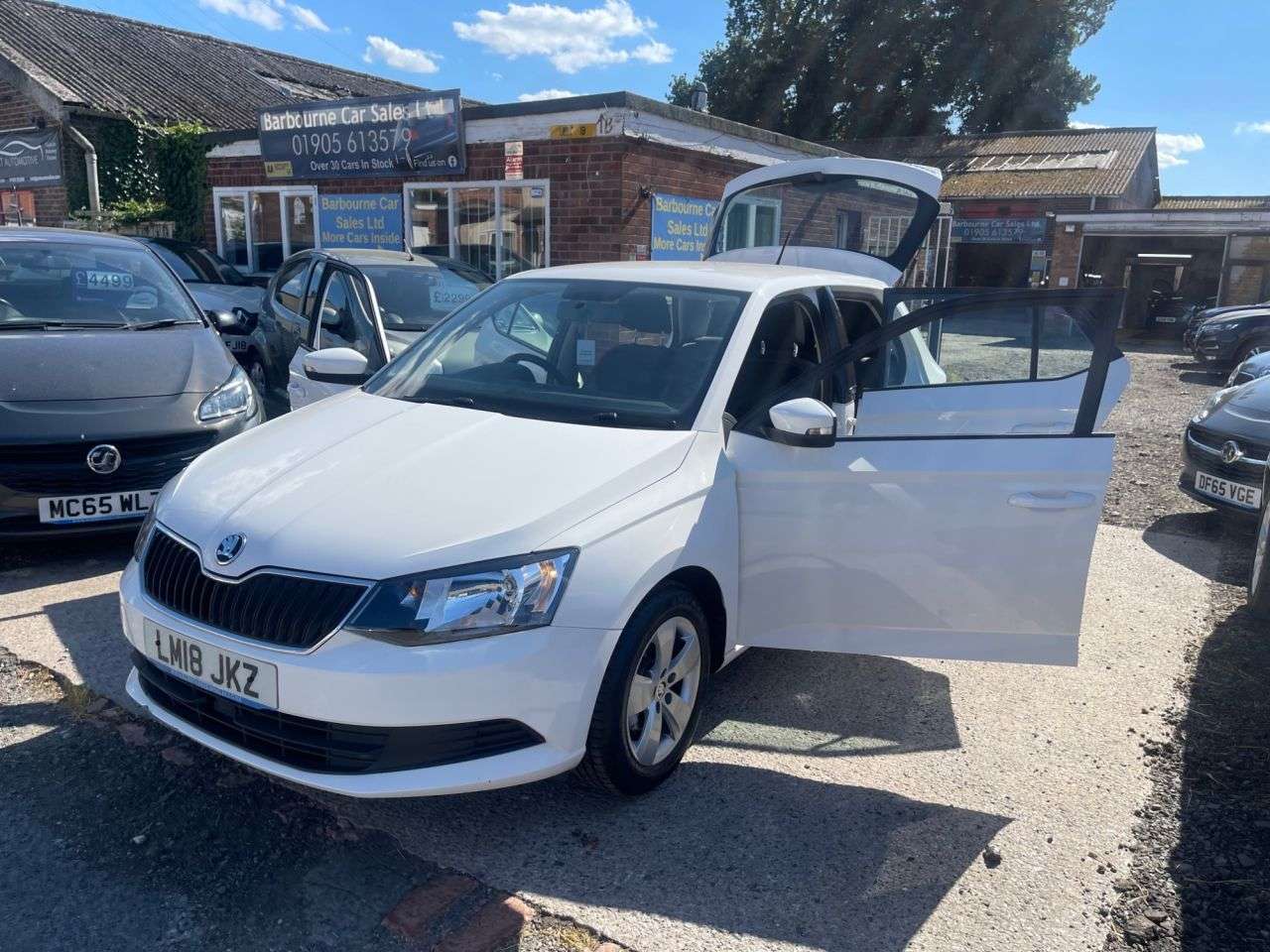 A 2018 SKODA FABIA 1.0 SE Hatchback 5dr Petrol Manual Euro 6 (s/s) (75 ps) A 2018 SKODA FABIA 1.0 SE Hatchback 5dr Petrol Manual Euro 6 (s/s) (75 ps)