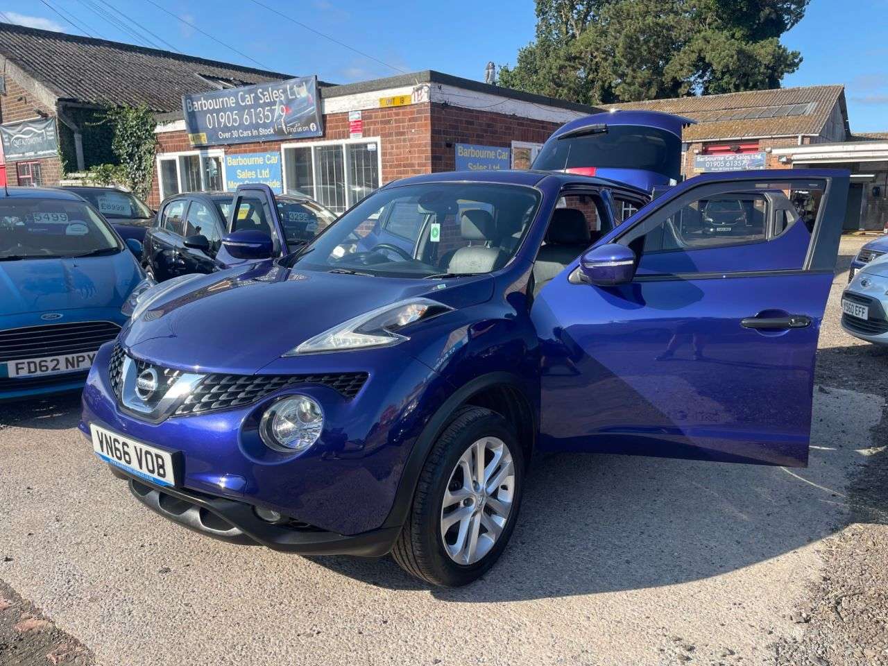 A 2016 NISSAN JUKE 1.5 dCi N-Connecta SUV 5dr Diesel Manual Euro 6 (s/s) (110 ps) A 2016 NISSAN JUKE 1.5 dCi N-Connecta SUV 5dr Diesel Manual Euro 6 (s/s) (110 ps)