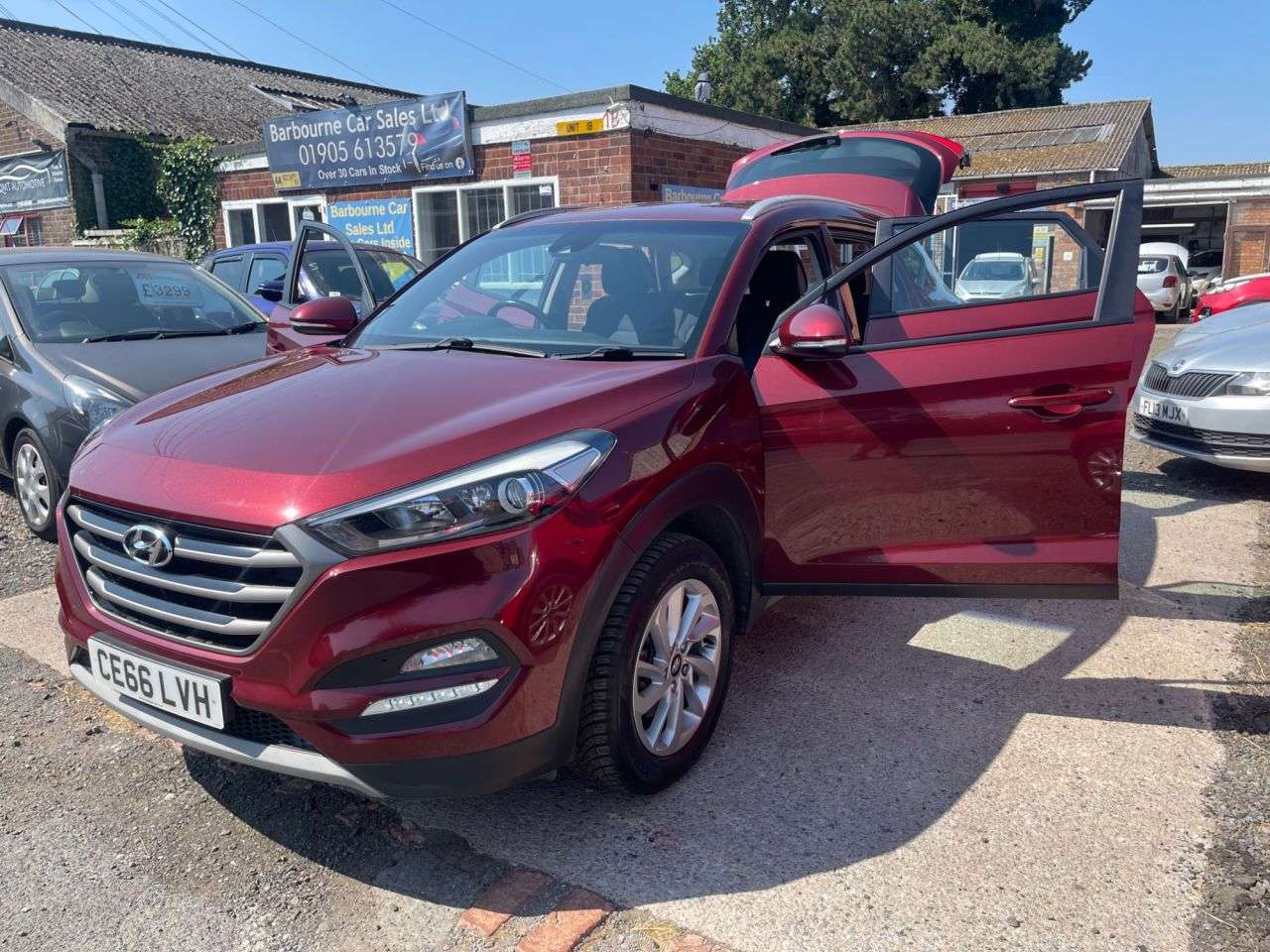 A 2016 HYUNDAI TUCSON 1.7 CRDi Blue Drive SE Nav SUV 5dr Diesel Manual Euro 6 (s/s) (116 ps) A 2016 HYUNDAI TUCSON 1.7 CRDi Blue Drive SE Nav SUV 5dr Diesel Manual Euro 6 (s/s) (116 ps)