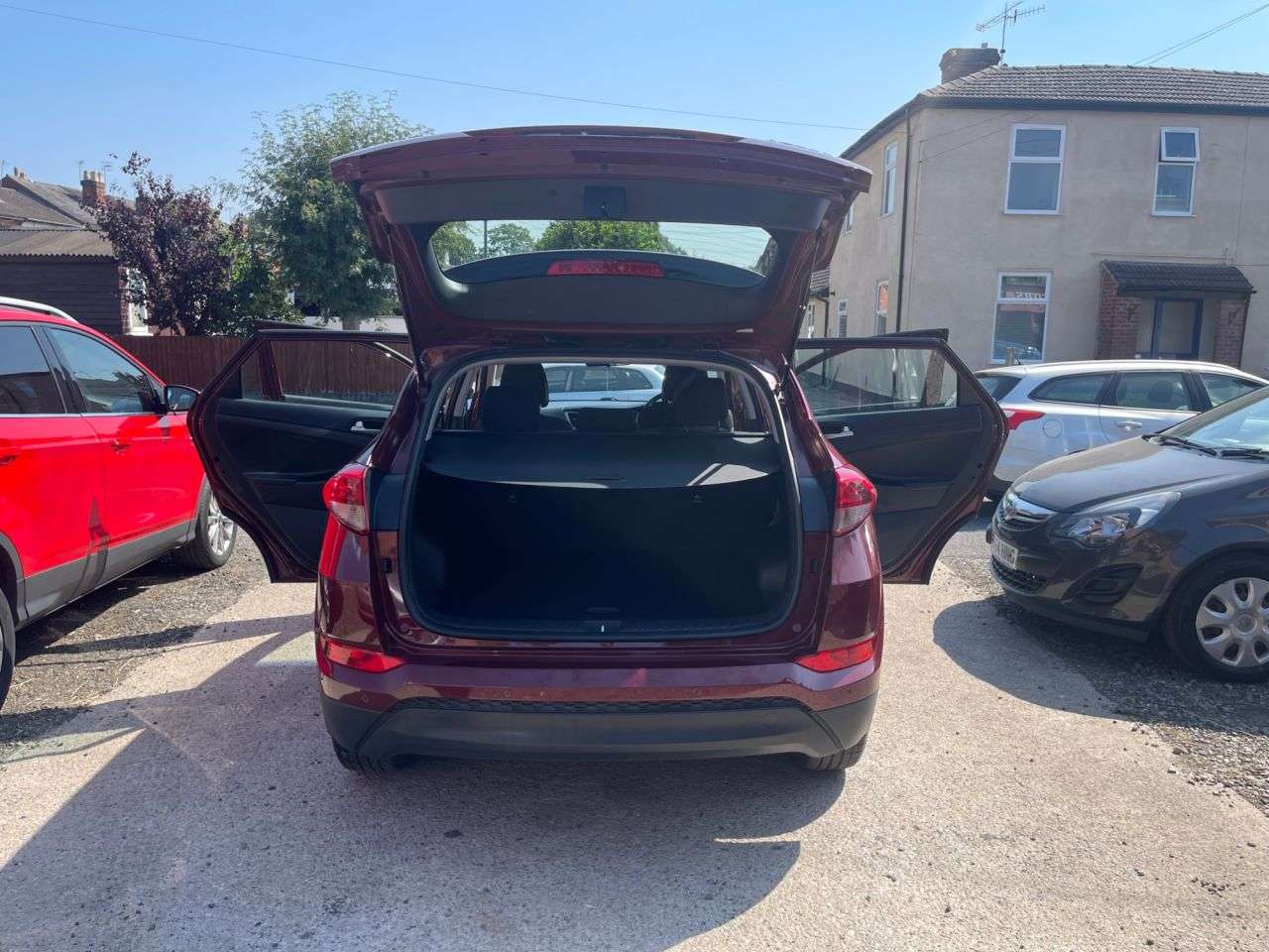 A 2016 HYUNDAI TUCSON 1.7 CRDi Blue Drive SE Nav SUV 5dr Diesel Manual Euro 6 (s/s) (116 ps) A 2016 HYUNDAI TUCSON 1.7 CRDi Blue Drive SE Nav SUV 5dr Diesel Manual Euro 6 (s/s) (116 ps)