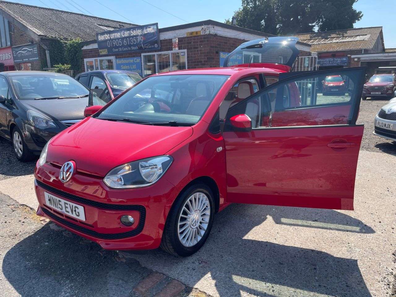 A 2015 VOLKSWAGEN UP! 1.0 BlueMotion Tech High up! Hatchback 5dr Petrol Manual Euro 5 (s/s) (75 p A 2015 VOLKSWAGEN UP! 1.0 BlueMotion Tech High up! Hatchback 5dr Petrol Manual Euro 5 (s/s) (75 p