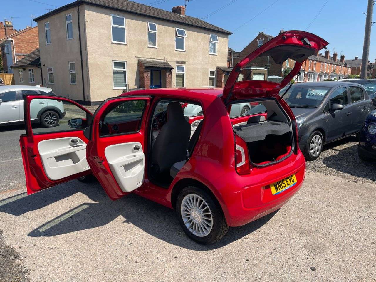 A 2015 VOLKSWAGEN UP! 1.0 BlueMotion Tech High up! Hatchback 5dr Petrol Manual Euro 5 (s/s) (75 p A 2015 VOLKSWAGEN UP! 1.0 BlueMotion Tech High up! Hatchback 5dr Petrol Manual Euro 5 (s/s) (75 p